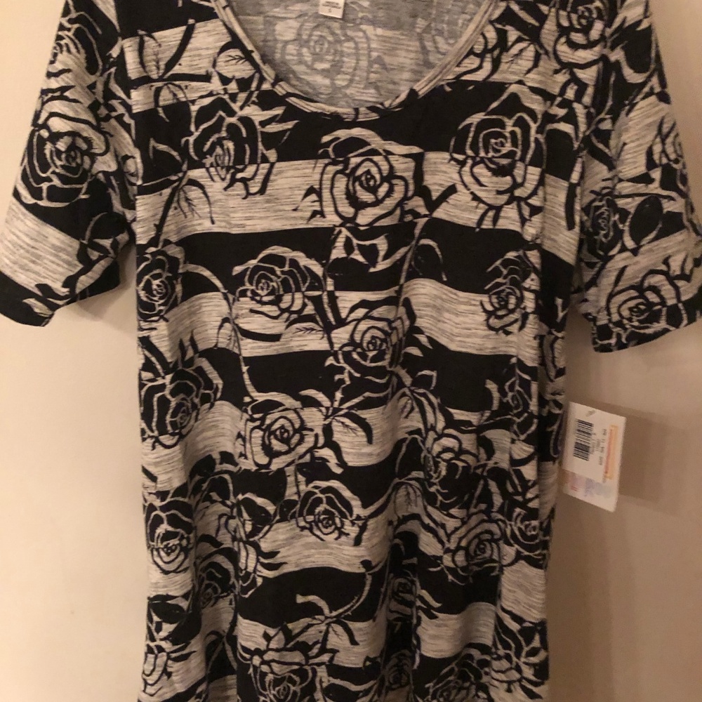 Lularoe Perfect T size small